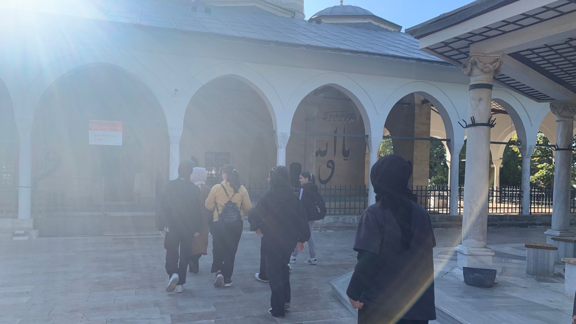 Camiler ve Din Görevlileri Haftası kapsamında Rüstempaşa Cami ziyaret edilmiştir.